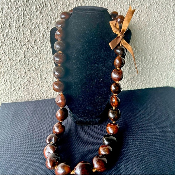 Hawaiian Lei - Kukui  Nut Lei Necklace Hawaiian/Hawaii - Picture 2 of 2